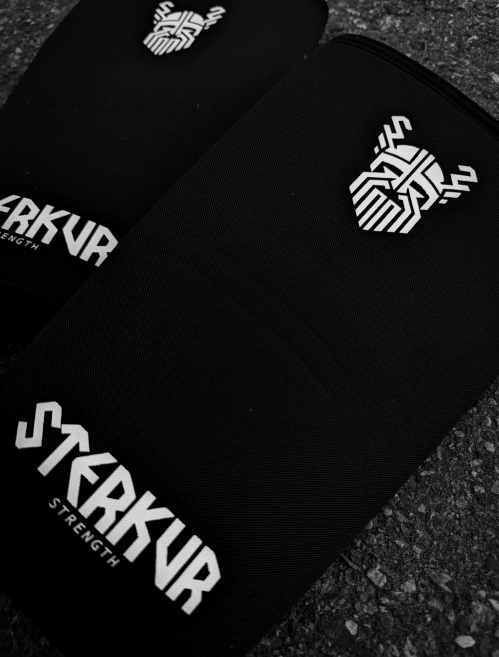 JÁRNKNÉ KNEE SLEEVES - STERKUR STRENGTH