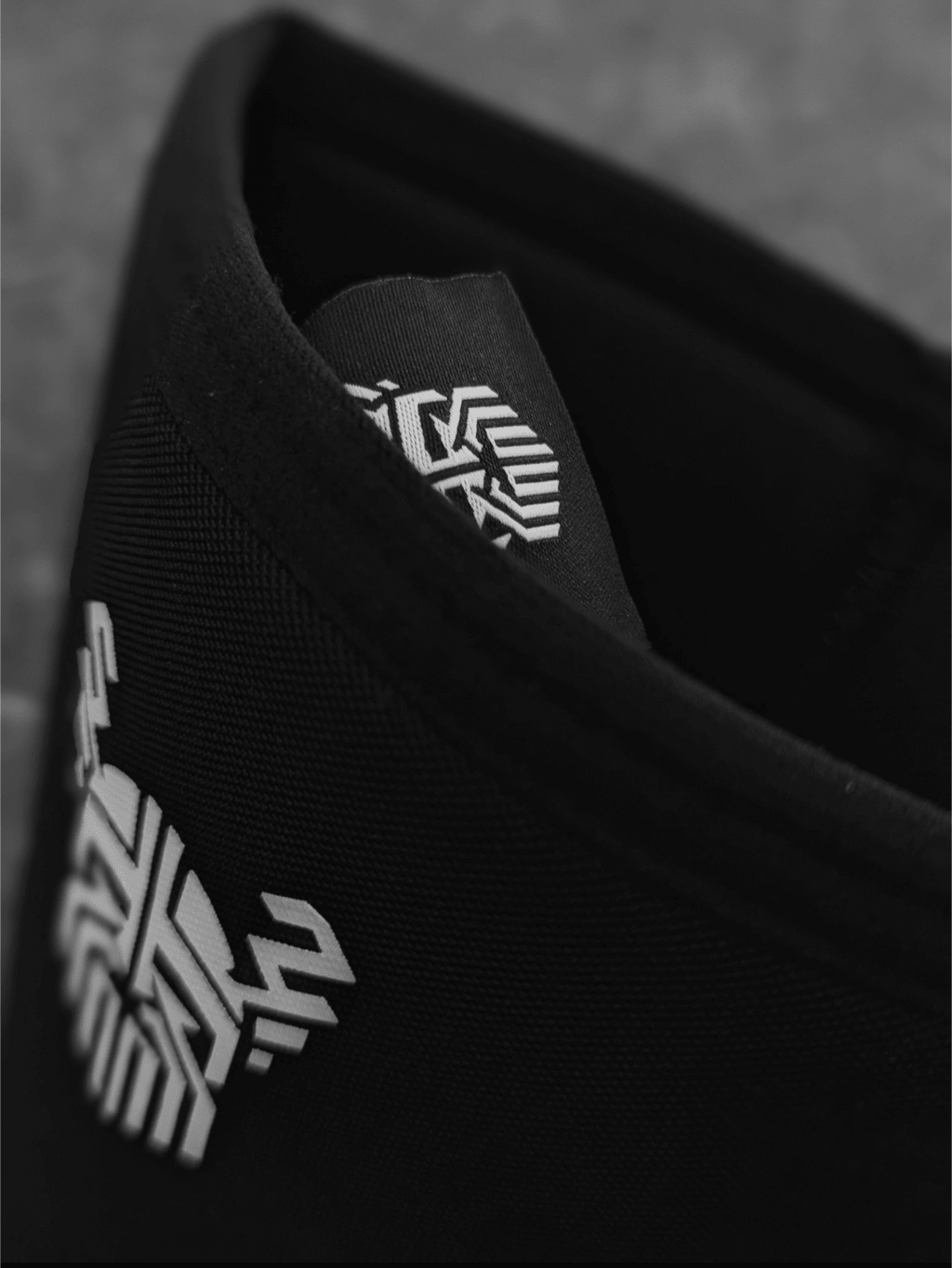 JÁRNKNÉ KNEE SLEEVES - STERKUR STRENGTH