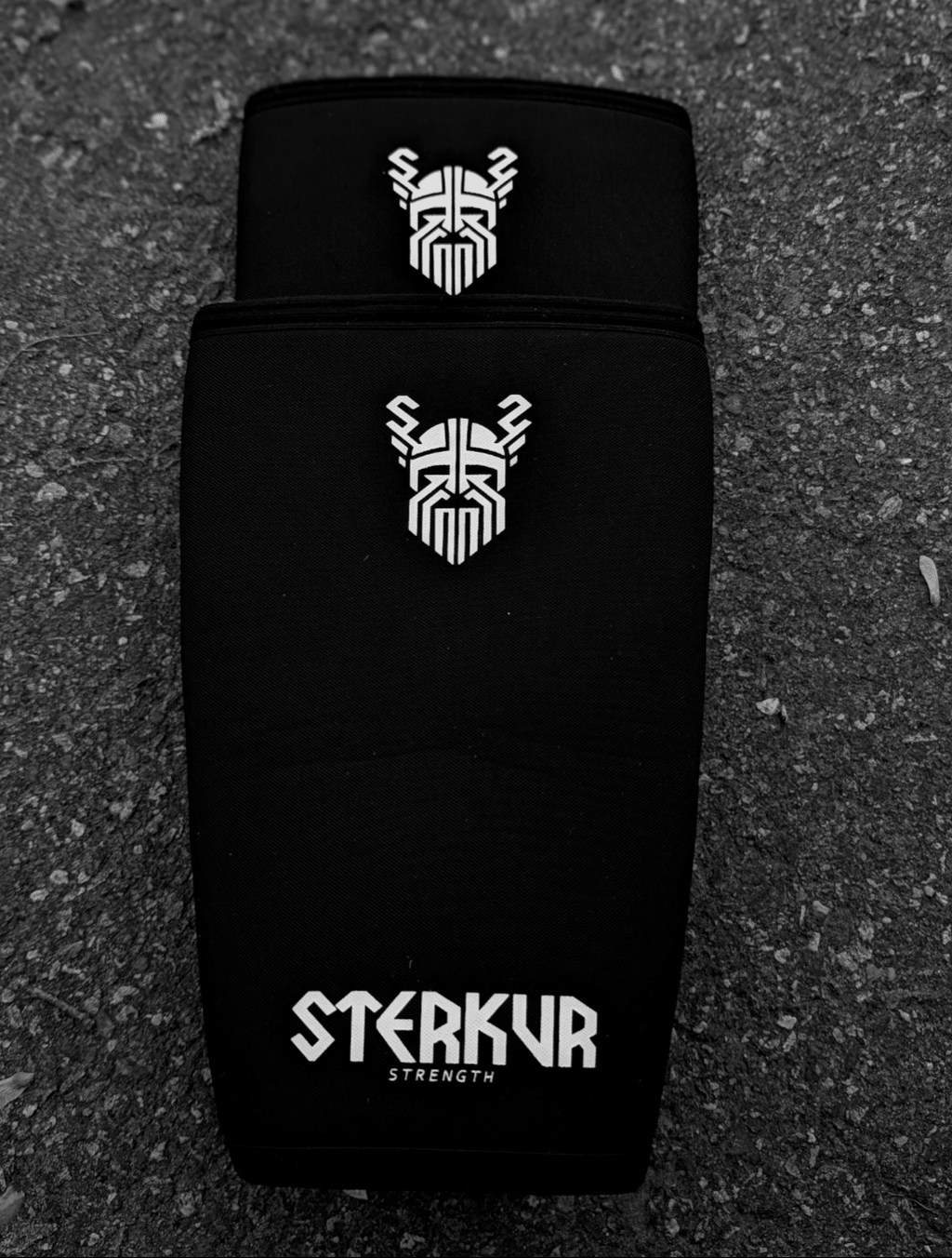 JÁRNKNÉ KNEE SLEEVES - STERKUR STRENGTH