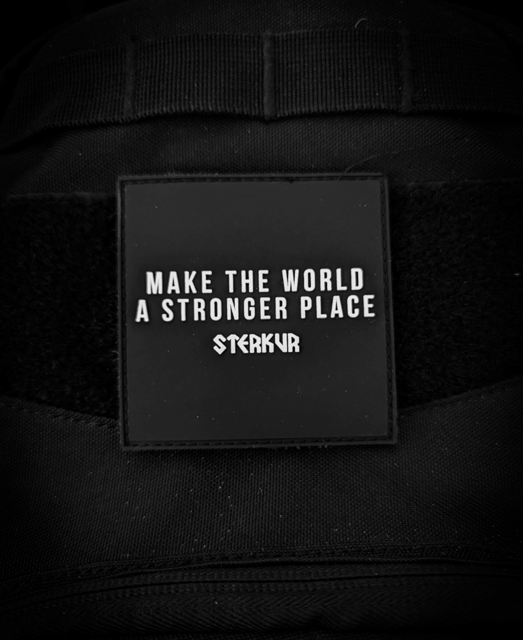 MAKE THE WORLD A STRONGER PLACE RUBBER PATCH - STERKUR STRENGTH